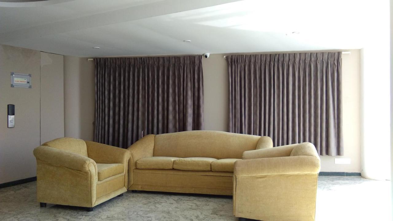 Mango Hill Central Уті Екстер'єр фото