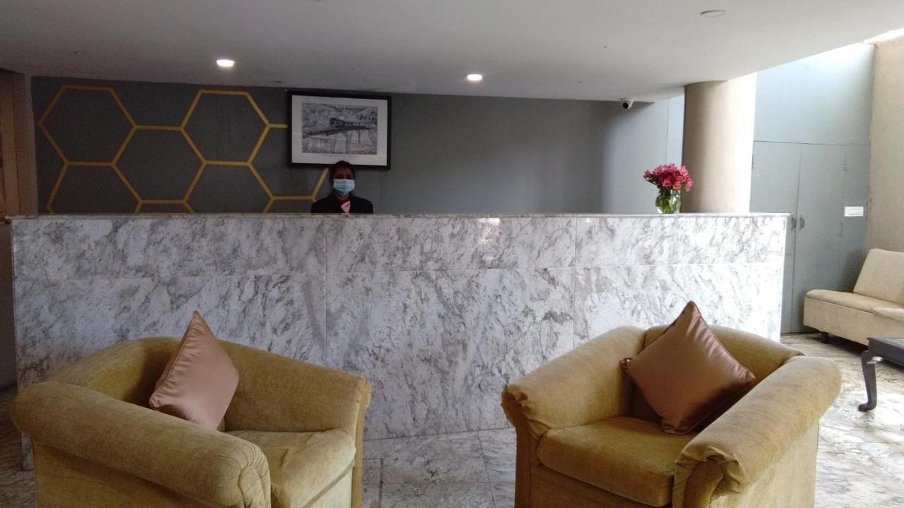 Mango Hill Central Уті Екстер'єр фото