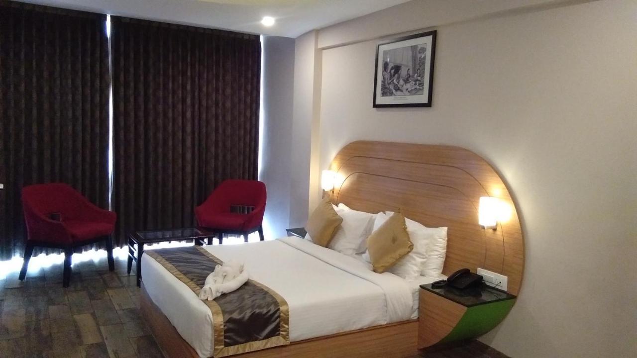 Mango Hill Central Уті Екстер'єр фото